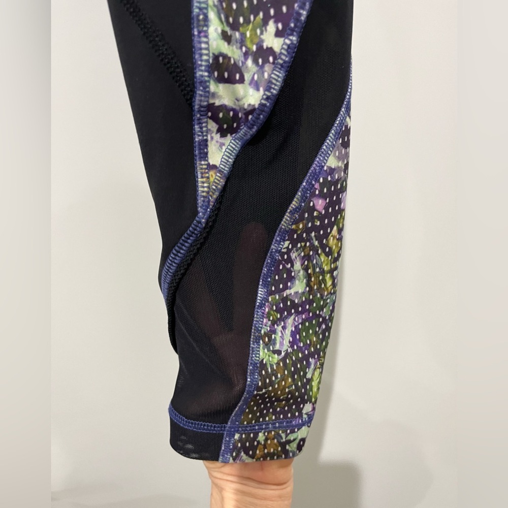 LULULEMON Black/Multicolor Patterned Leggings Mesh Zippered Pockets SZ 4 - Picture 4 of 9